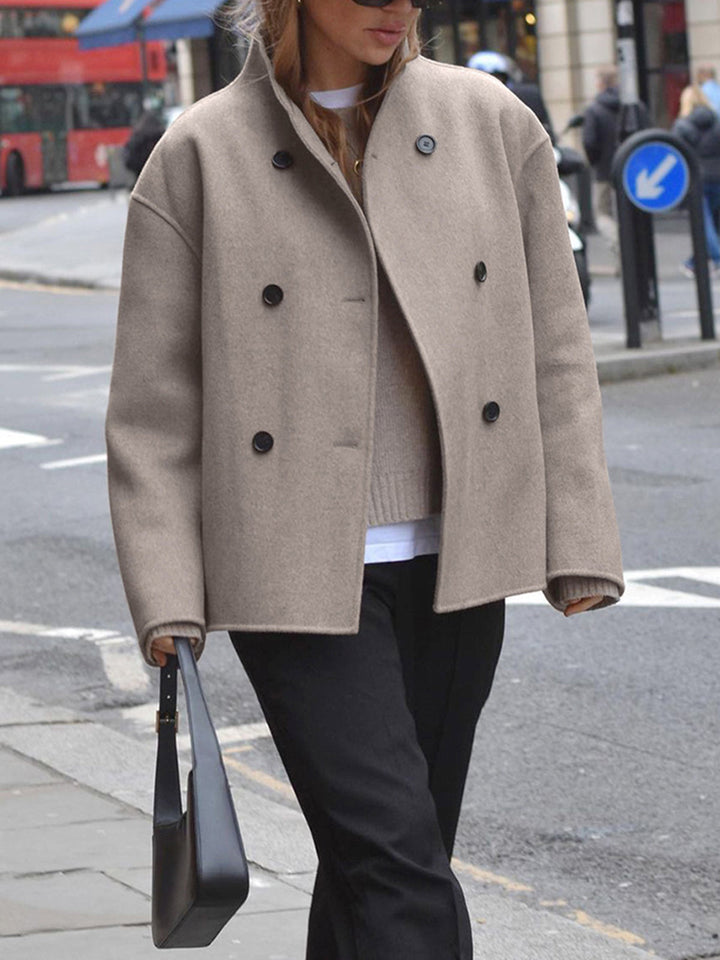 Oversized moda jacket with button closure