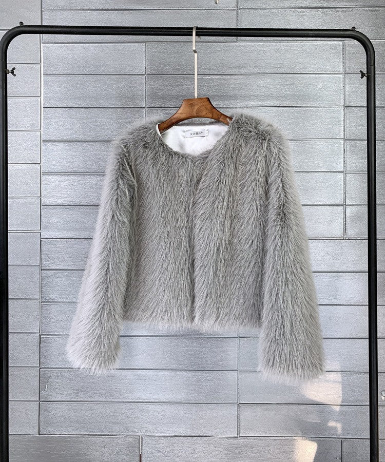 Elegant short coat with faux Fur