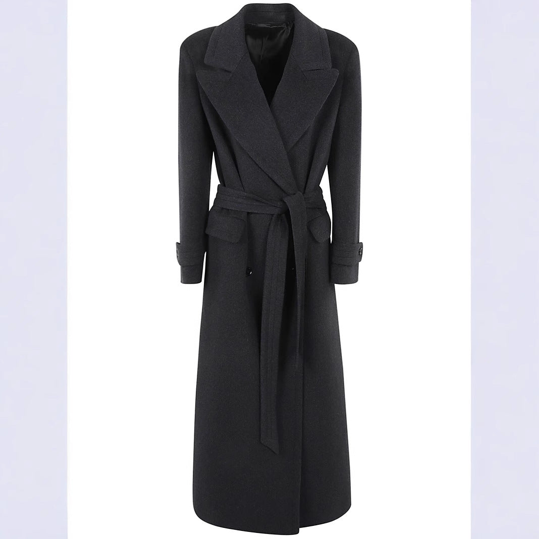 Ladies Maxi Coat with double-breasted button placket, wide lapels and patch pockets
