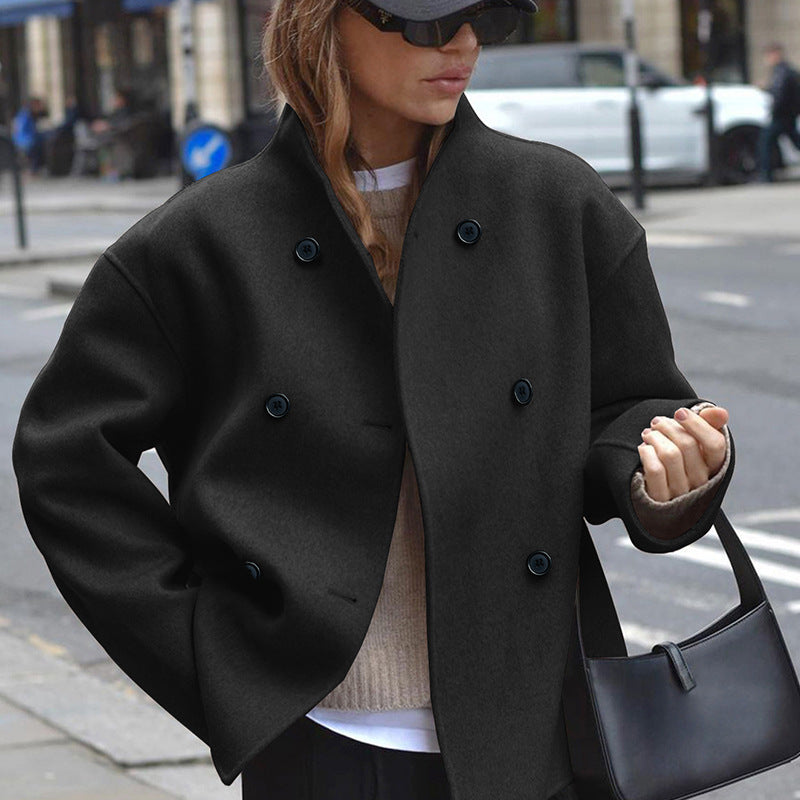 Oversized moda jacket with button closure