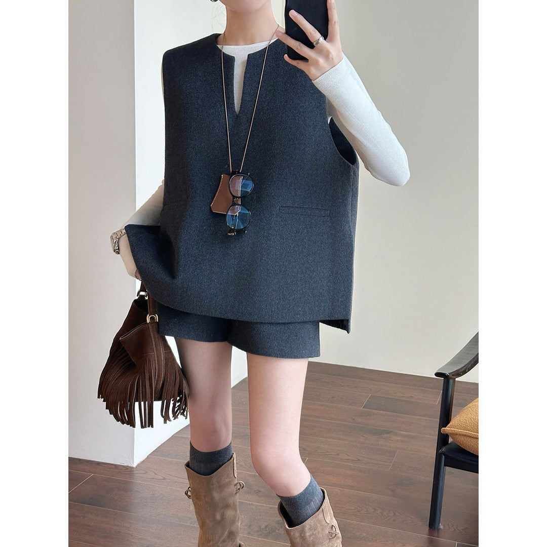Women Elegant Vest made of fine fabric