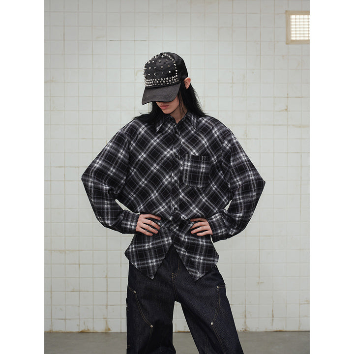 Unisex Checked Oversize Flannel Shirt Jacket in Layering Look with Rounded Hem and Chest Pocket