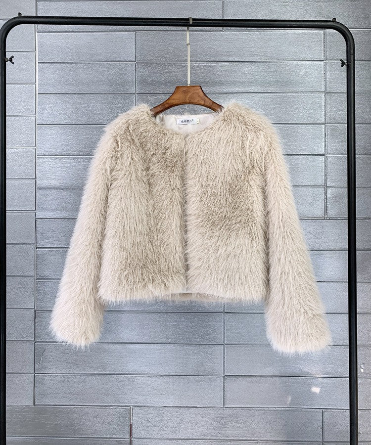 Elegant short coat with faux Fur
