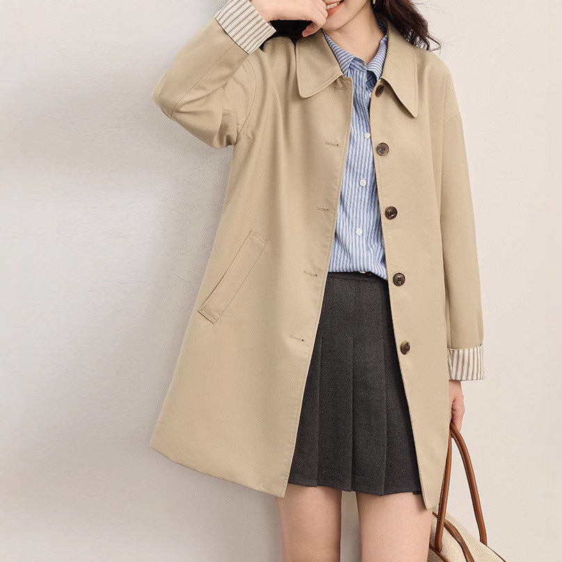 Women’s Fashionable Transitional Jacket with Wide Collar and Button Details