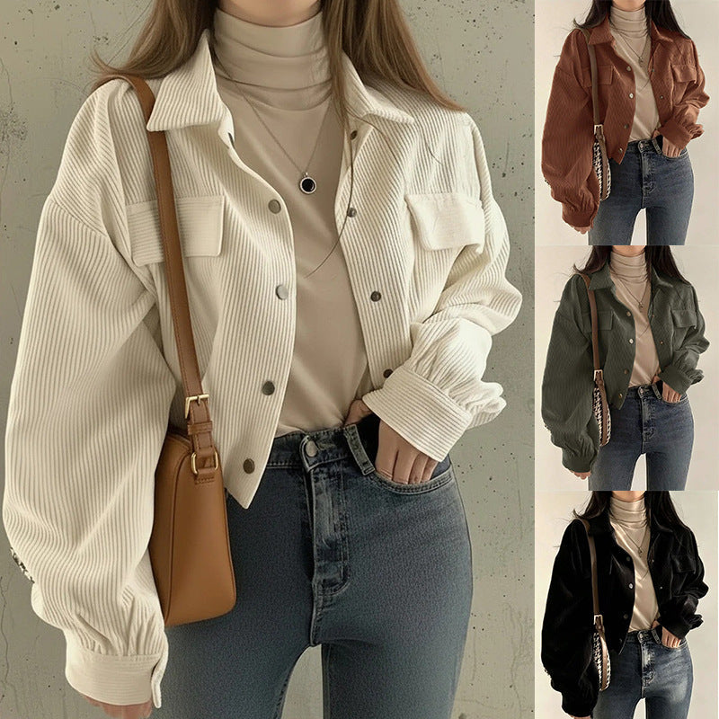 Women’s cropped overshirt jacket made of fine corduroy with snap buttons, chest flaps, and voluminous sleeves