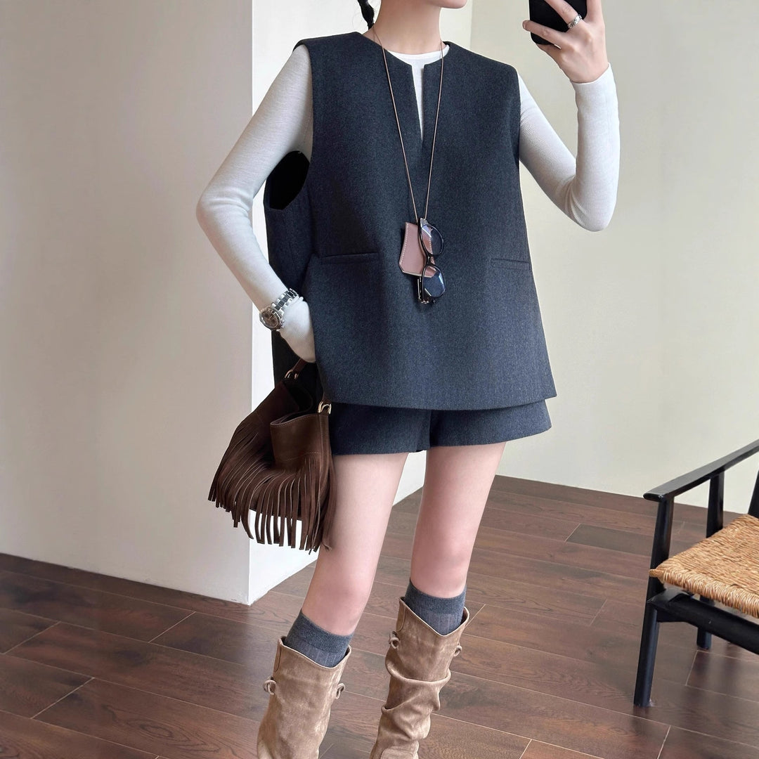 Women Elegant Vest made of fine fabric