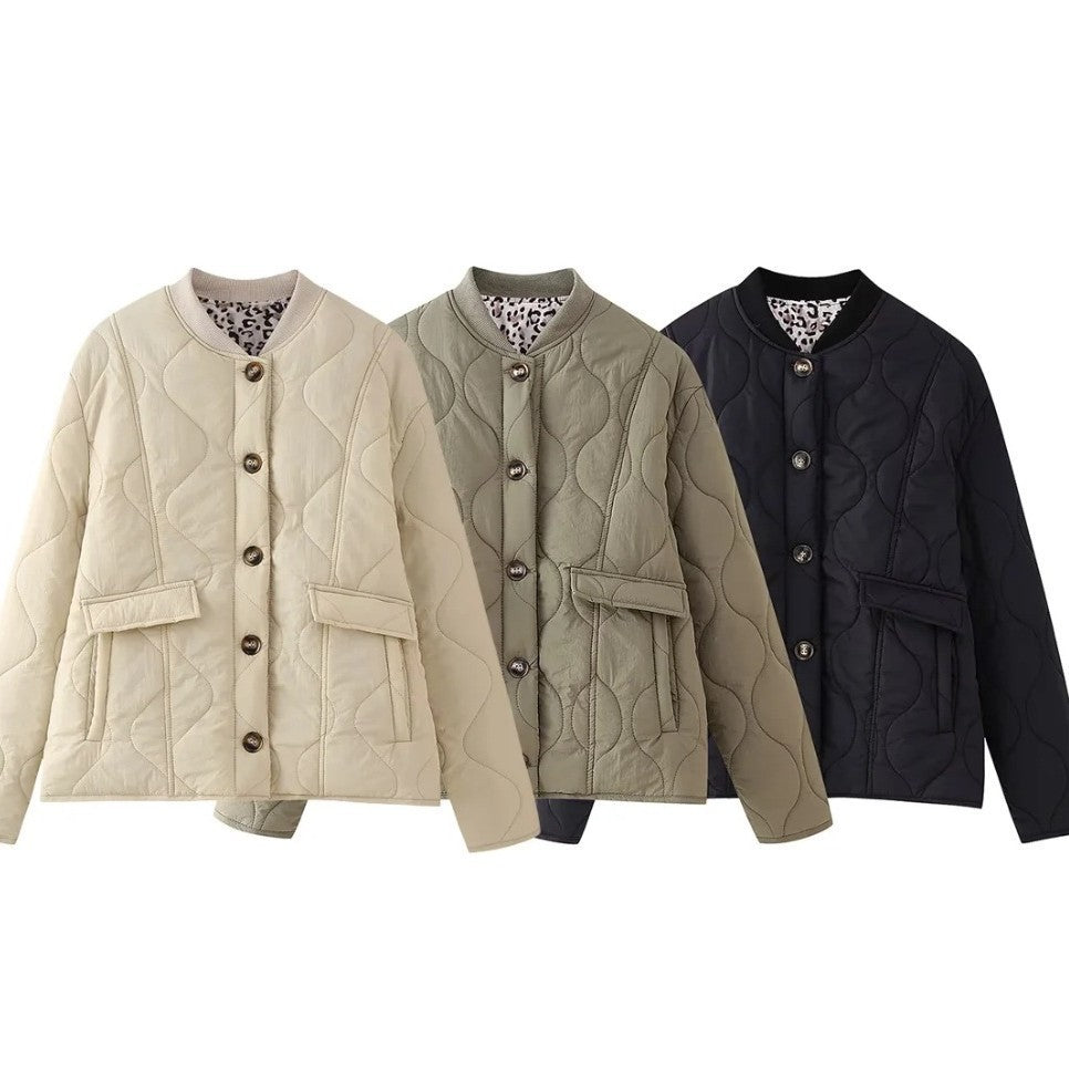 Women Padded Quilted Jacket in Boxy Cut with Round Neckline and Applied Pockets