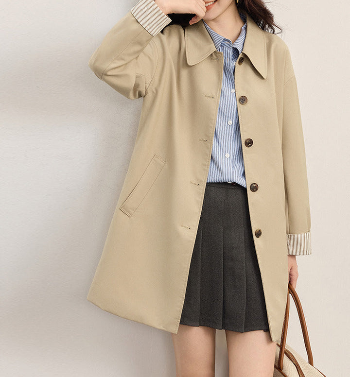 Women’s Fashionable Transitional Jacket with Wide Collar and Button Details