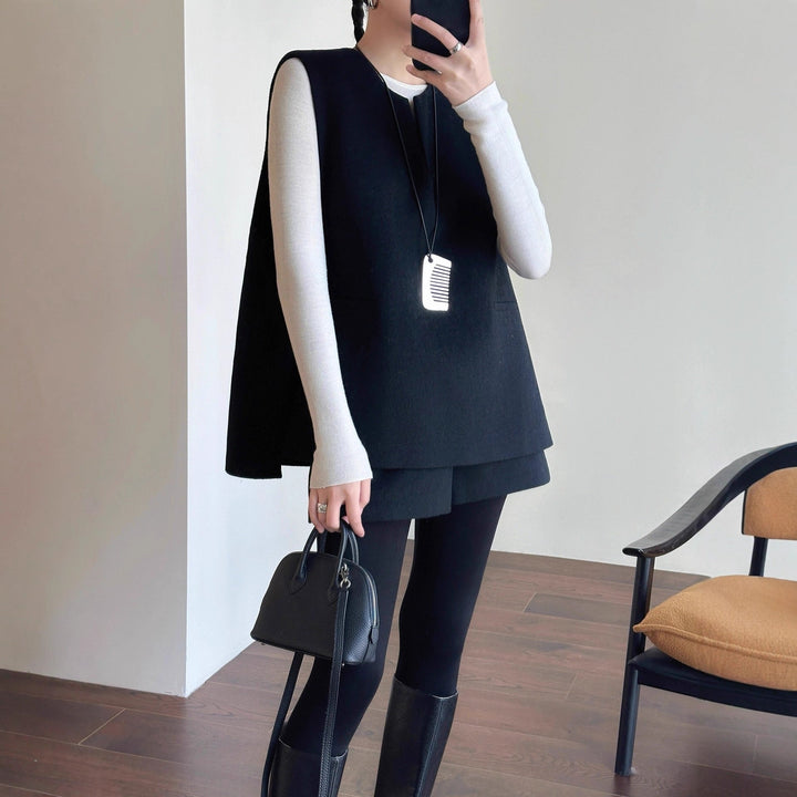 Women Elegant Vest made of fine fabric
