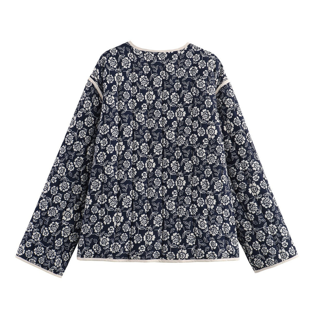 Ladies quilted jacket with floral allover, V-neck, contrast piping and patch pockets