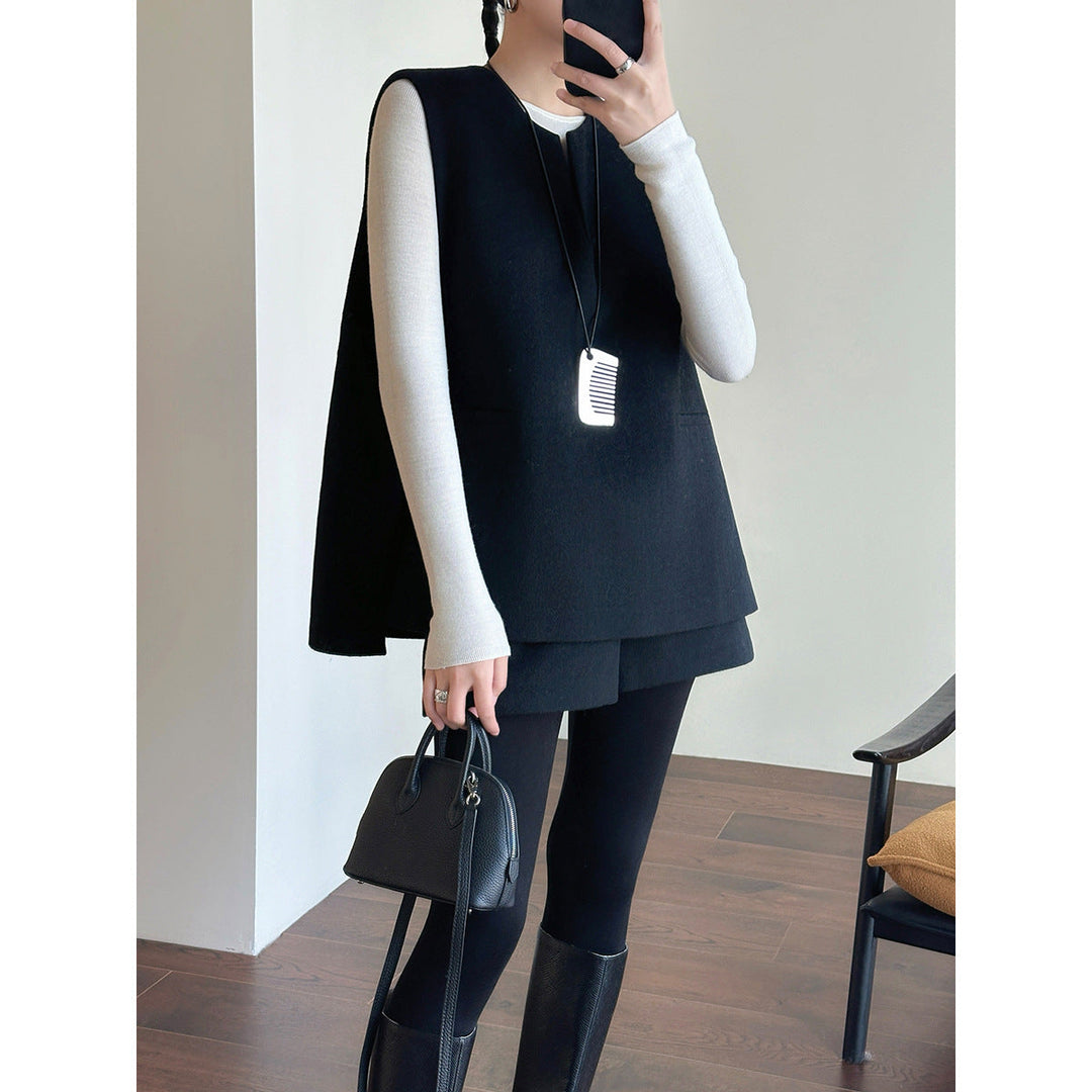 Women Elegant Vest made of fine fabric