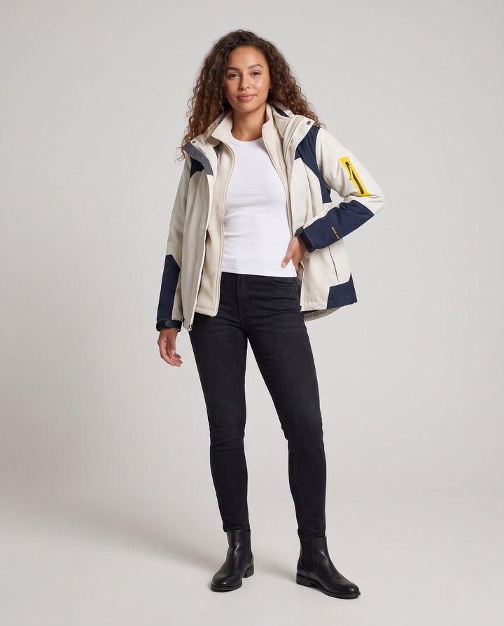 Ladies two-piece outdoor jacket with removable fleece inner jacket, wind and water-repellent softshell outer layer and hood