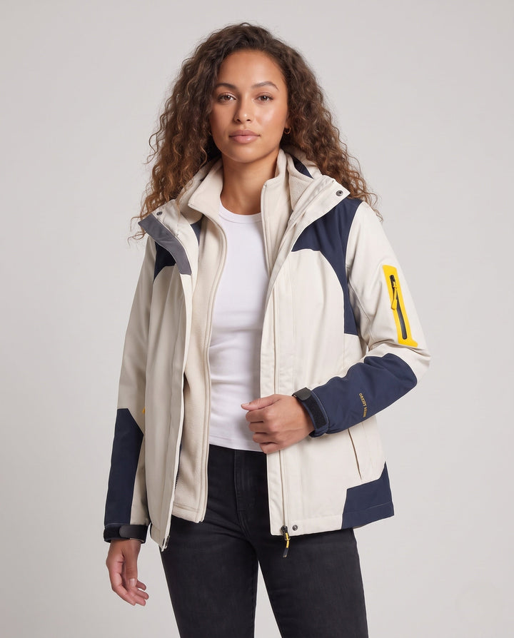 Ladies two-piece outdoor jacket with removable fleece inner jacket, wind and water-repellent softshell outer layer and hood