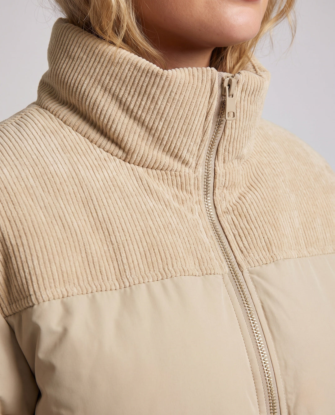 Ladies Fashion Down Jacket with High Collar