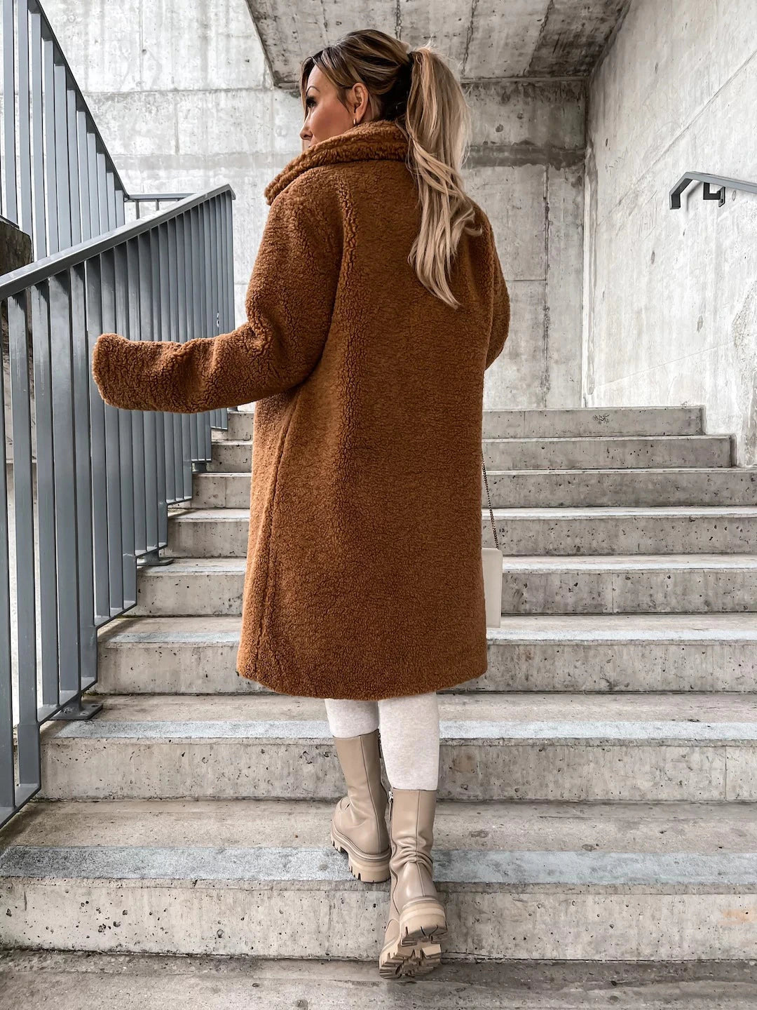 Winter coat with fwe wool