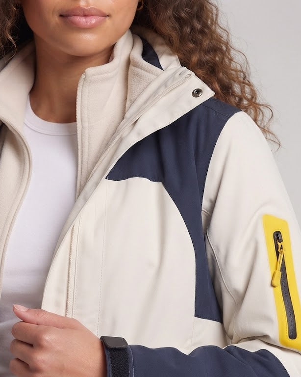 Ladies two-piece outdoor jacket with removable fleece inner jacket, wind and water-repellent softshell outer layer and hood